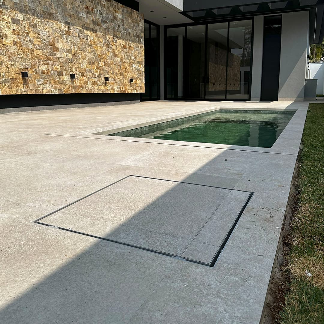 Tampa Oculta com Aba instalado em ambiente